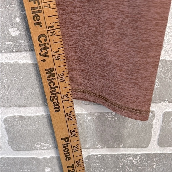 Vuori Clean Elevation DreamKnit Leggings – Hazelnut Heather – Excellent - Picture 8 of 10